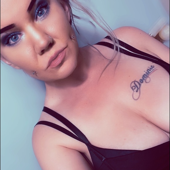 Meet your Posher, Amanda - Picture 2 of 16